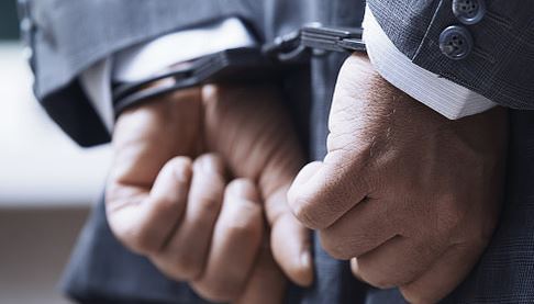 Близкие подруги никогда не променяют свои киски на мужских собак!